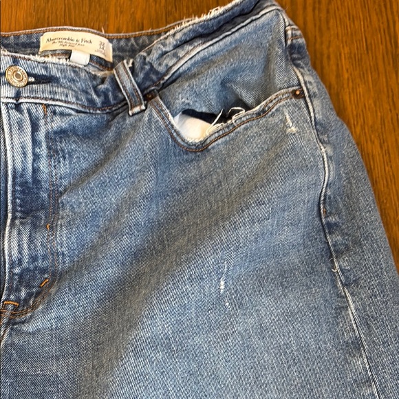 Abercrombie & fitch women’s The 90s Relaxed Jean
High Rise size 32/14 - Picture 3 of 8